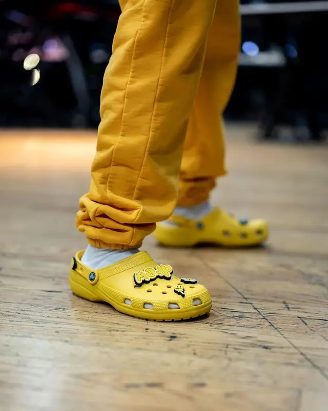 Justin Bieber outfit in Balenciaga, Drew House, and Crocs, 2021