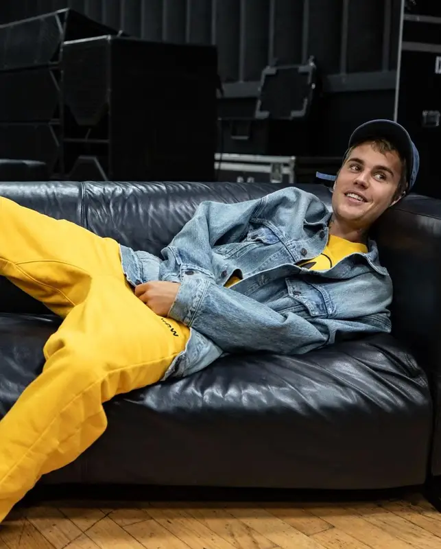 Justin Bieber outfit in Balenciaga, Drew House, and Crocs, 2021