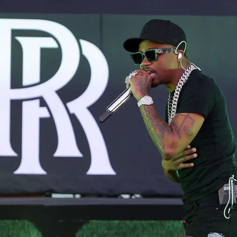 Roddy Ricch outfit in Polo Ralph Lauren, Louis Vuitton, and New Era, 2021