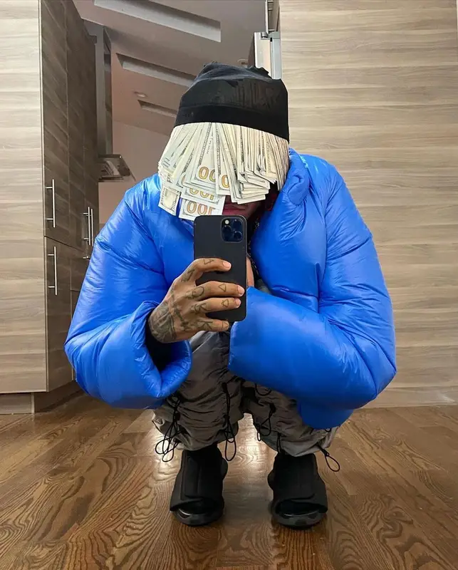 Lil Gnar outfit in Yeezy, Nike, and GAP, 2021