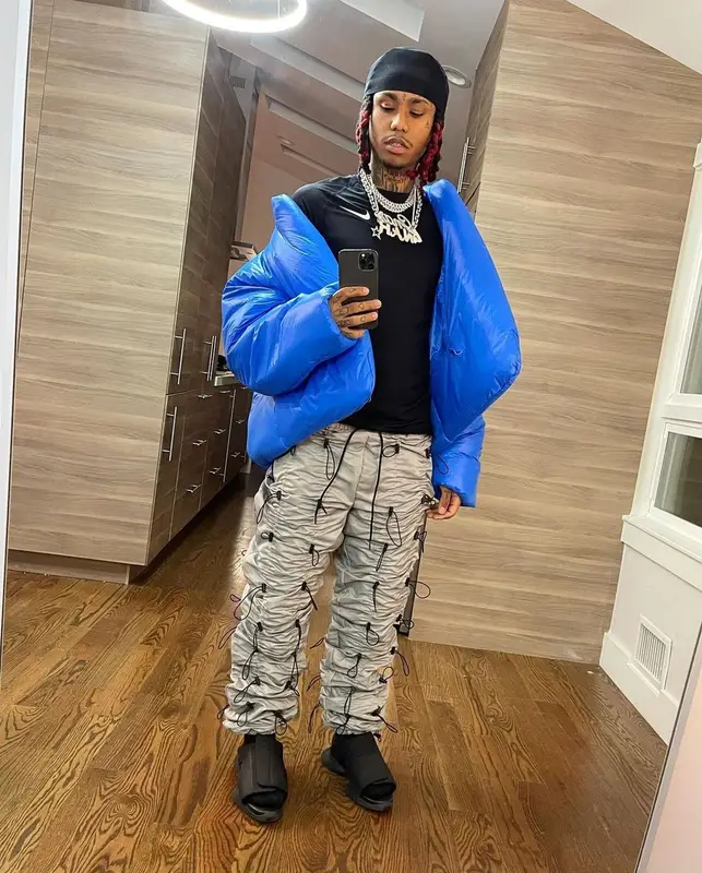 Lil Gnar outfit in Yeezy, Nike, and GAP, 2021