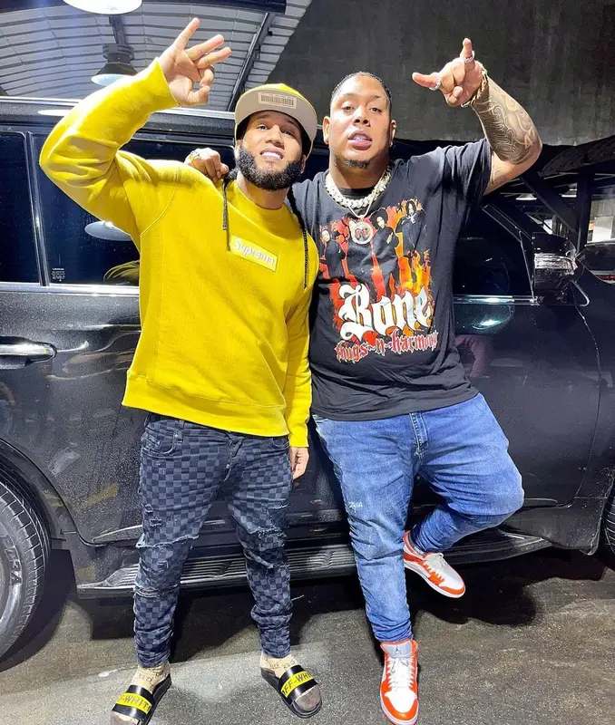 El Alfa El Jefe outfit in Amiri, Supreme, and New Era, 2021