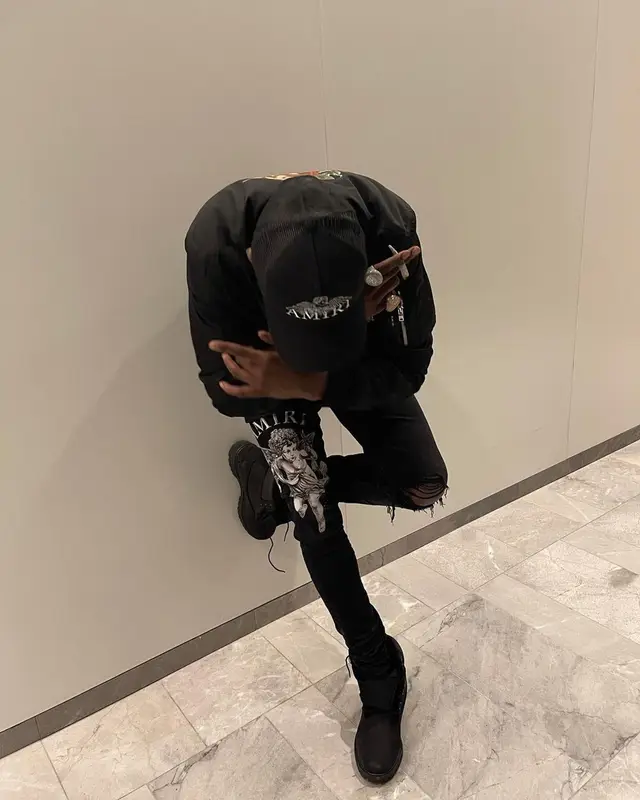 Bobby Shmurda outfit in Louis Vuitton, Dior, and Amiri, 2021