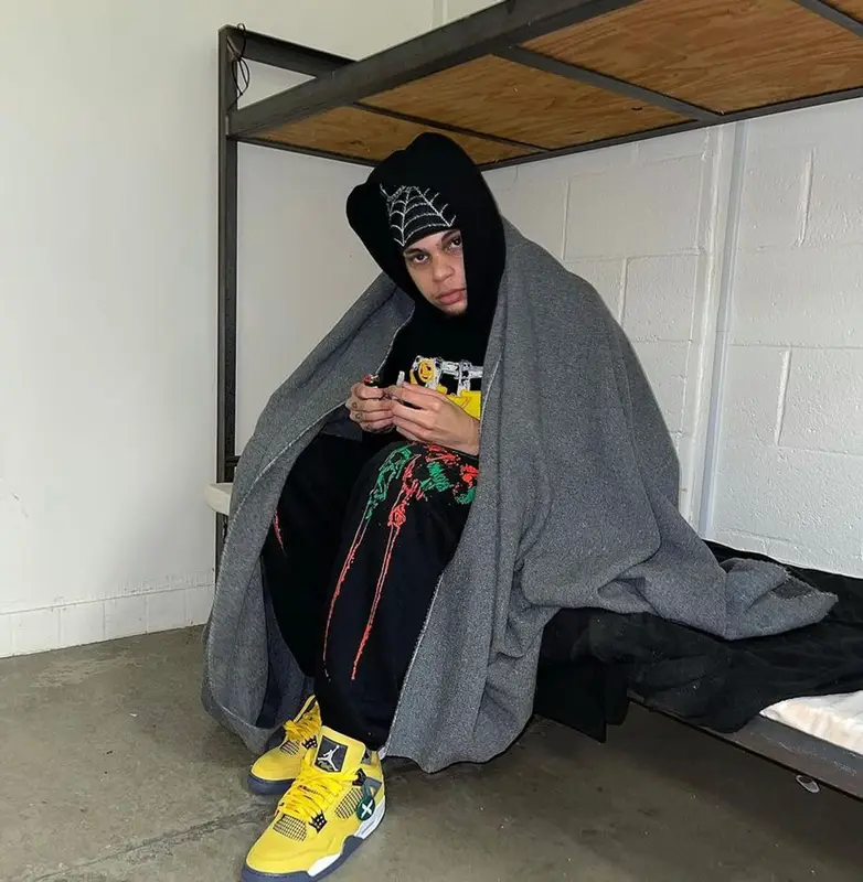 D Savage outfit in Sicko, Jordan, and Adidas, 2021