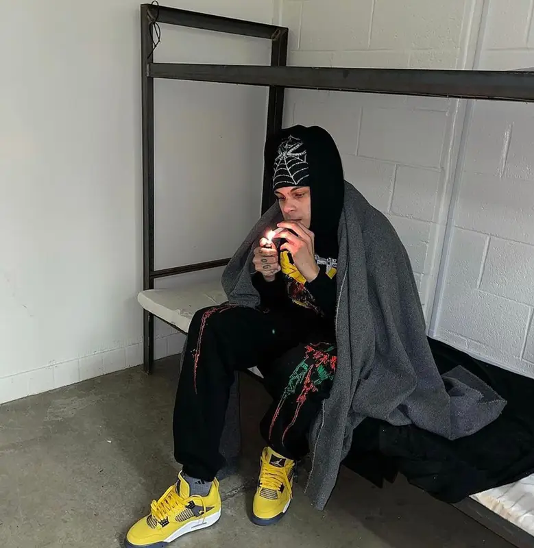 D Savage outfit in Sicko, Jordan, and Adidas, 2021