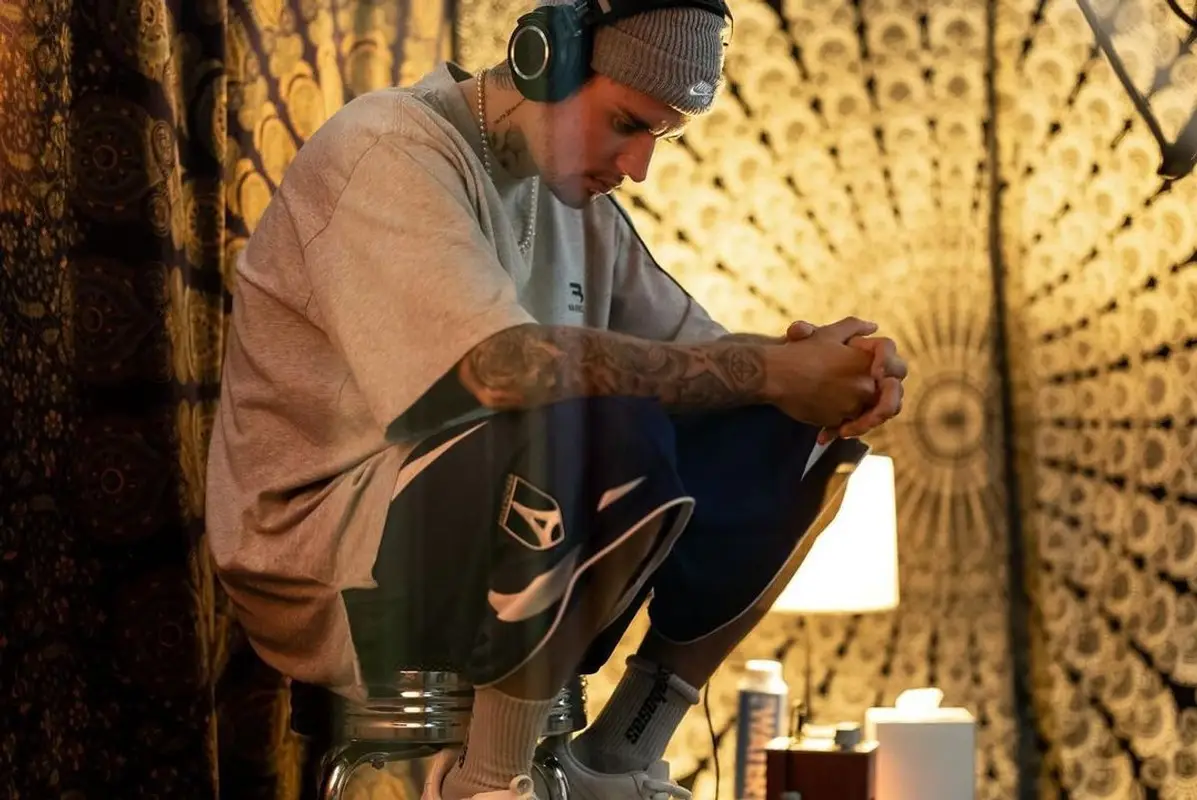 Justin Bieber outfit in Balenciaga and Nike, 2021