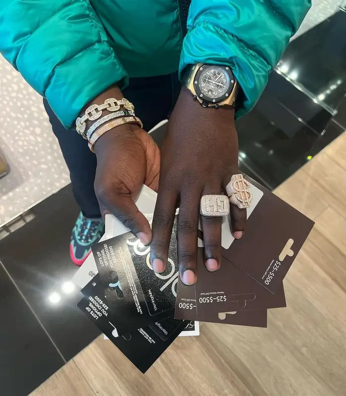 G4 Boyz Buggy outfit in Prada, 2021