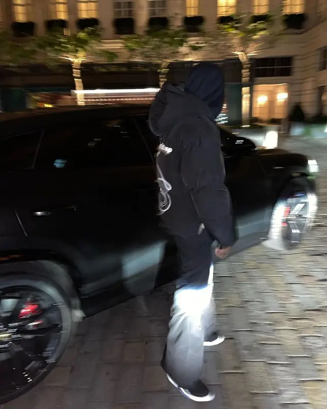 Lil Tjay outfit in MSFTSrep, Jordan, and No Name, 2021