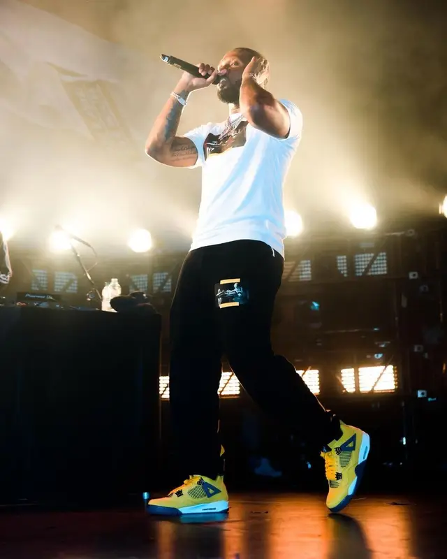 Headie One outfit in Off-White and Jordan, 2021