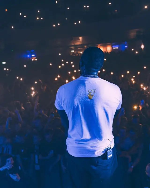 Headie One outfit in Off-White and Jordan, 2021