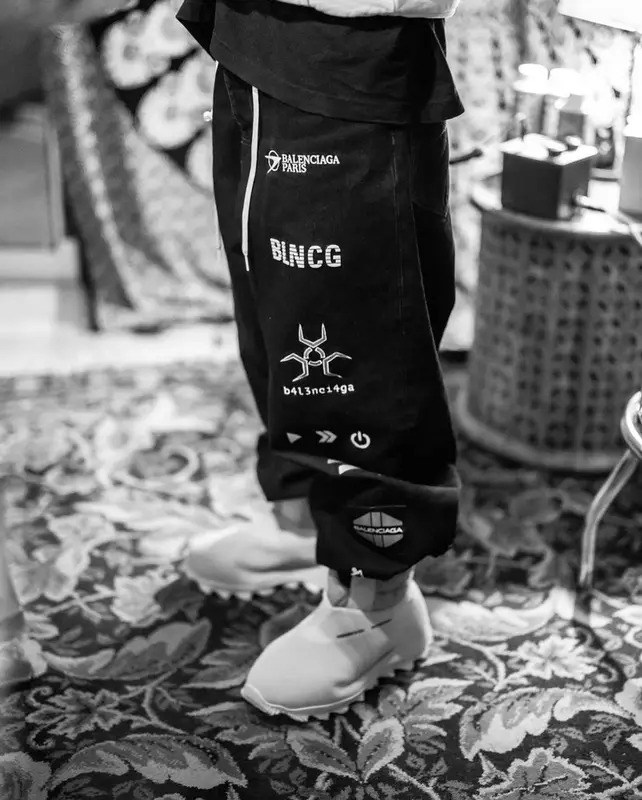 Justin Bieber outfit in Drew House, Balenciaga, and Yeezy, 2021