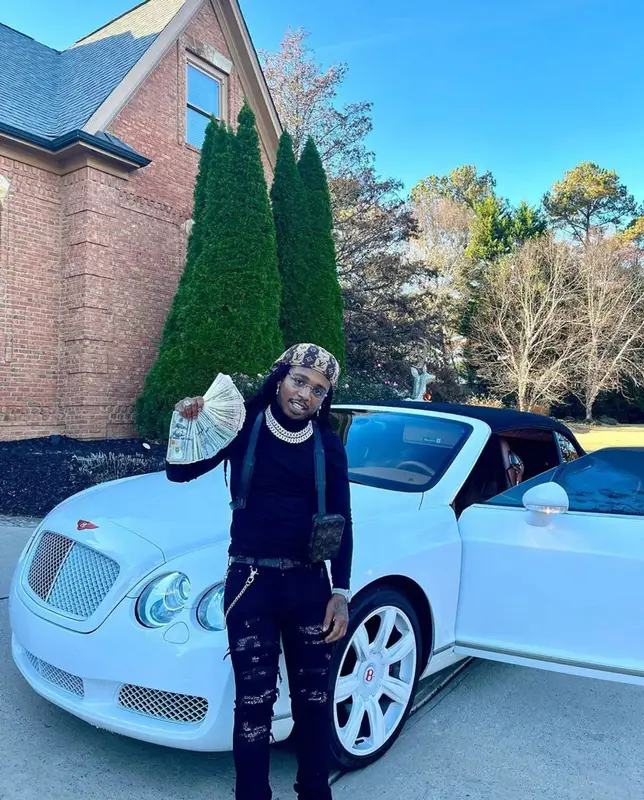 Jacquees outfit in Amiri, Cartier, and Louis Vuitton, 2021