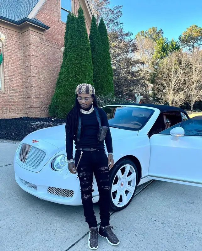Jacquees outfit in Amiri, Cartier, and Louis Vuitton, 2021