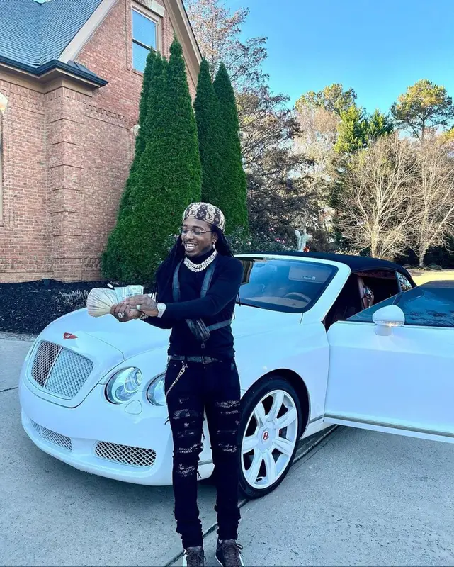 Jacquees outfit in Amiri, Cartier, and Louis Vuitton, 2021