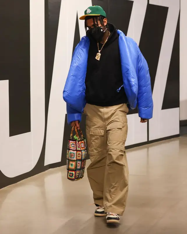 Jordan Clarkson outfit in Yeezy, Cherry, and Henry Mask, 2021