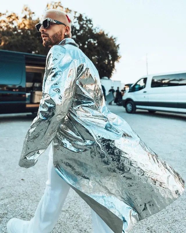 Maluma outfit in Louis Vuitton, 2021