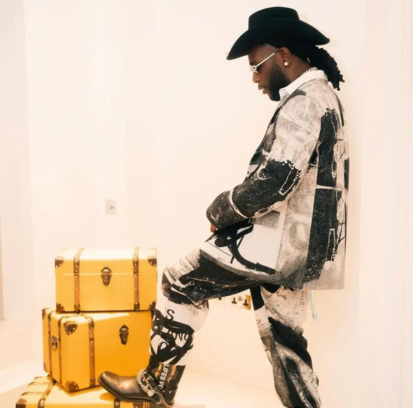 Burna Boy outfit in Off-White, Bottega Veneta, and Pablo Tomek, 2021