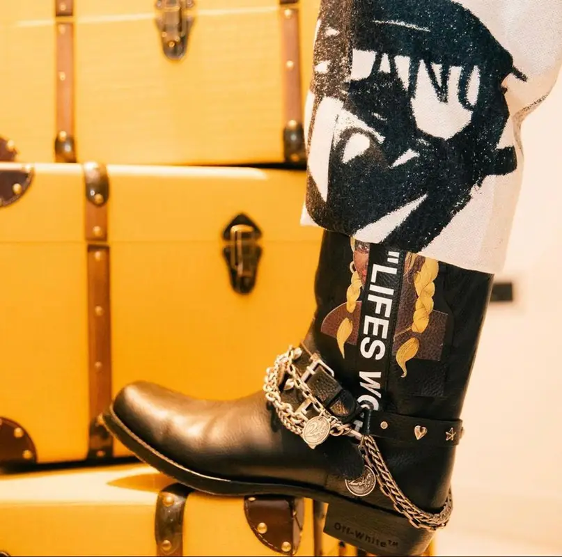 Burna Boy outfit in Off-White, Bottega Veneta, and Pablo Tomek, 2021
