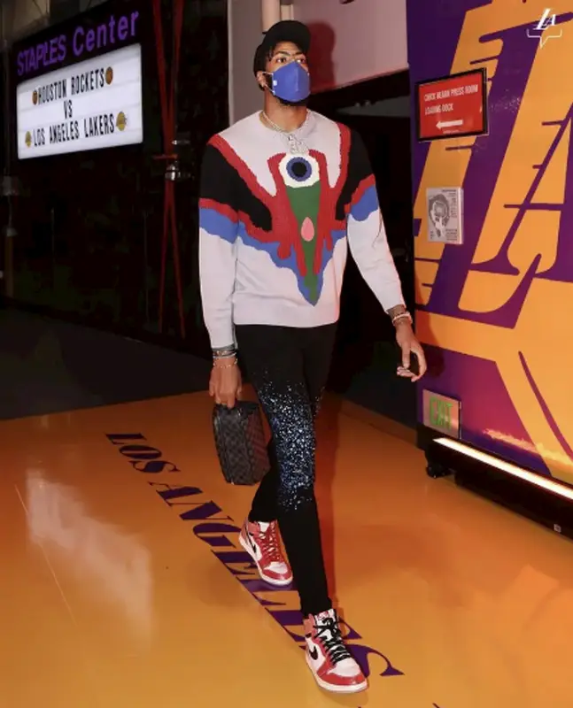Anthony Davis outfit in Burberry, Amiri, and Nike, 2021