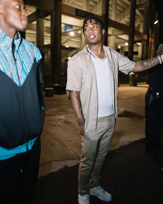 Fredo Bang outfit in Dickies and Nike, 2021