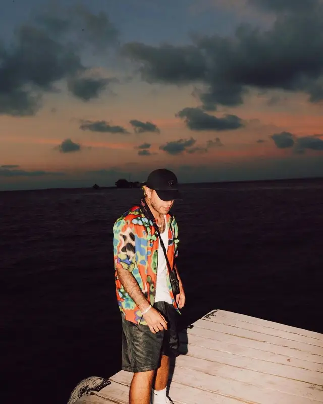 Feid outfit in Brain Dead, New Era, and Nike, 2021