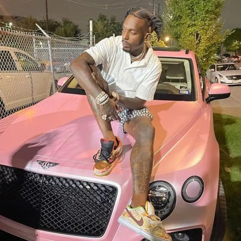 Sauce Walka outfit in Dior and Nike, 2021