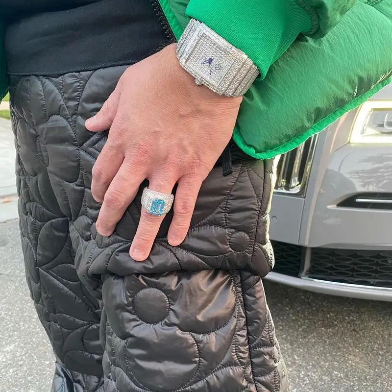 Fat Joe outfit in Stone Island, Louis Vuitton, and Bottega Veneta, 2021