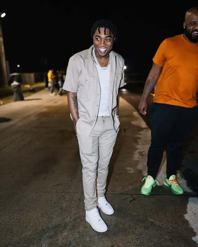 Fredo Bang outfit in Dickies and Nike, 2021