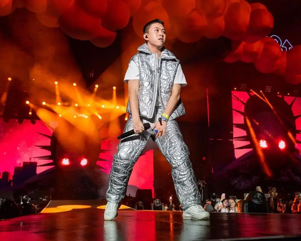 Rich Brian outfit in ERL and Nike, 2021