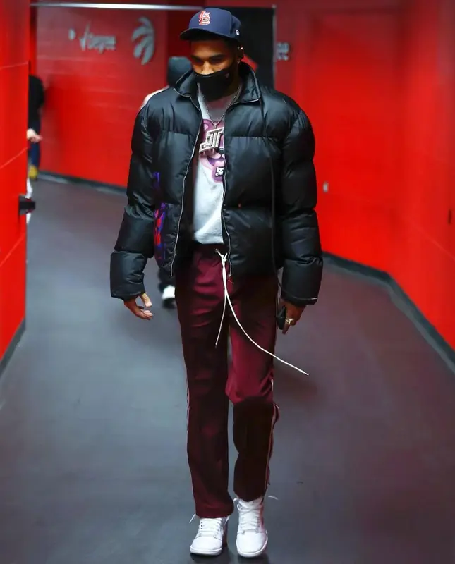 Jayson Tatum outfit in Nike, New Era, and Henry Mask, 2021