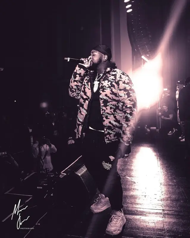 Fat Boy outfit in Off-White, 2021
