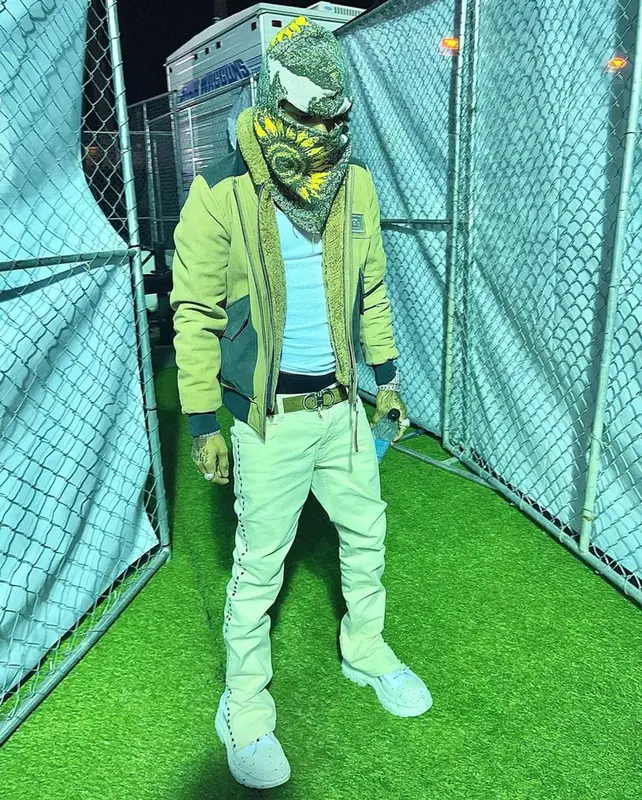 Swae Lee outfit in Scotch & Soda, Alexander McQueen, and Ferragamo, 2021