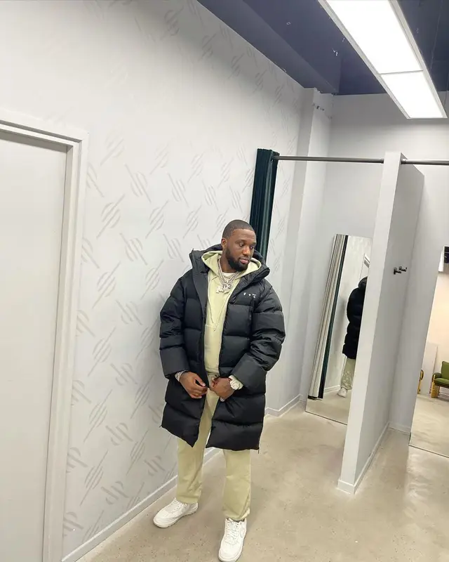 Headie One outfit in Off-White, Daily Paper, and Nike, 2021
