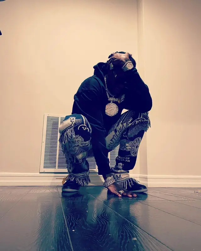 2 Chainz outfit in Rhude, Jordan, and Louis Vuitton, 2021