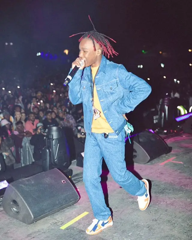 YNW BSlime outfit in Off-White, 2021