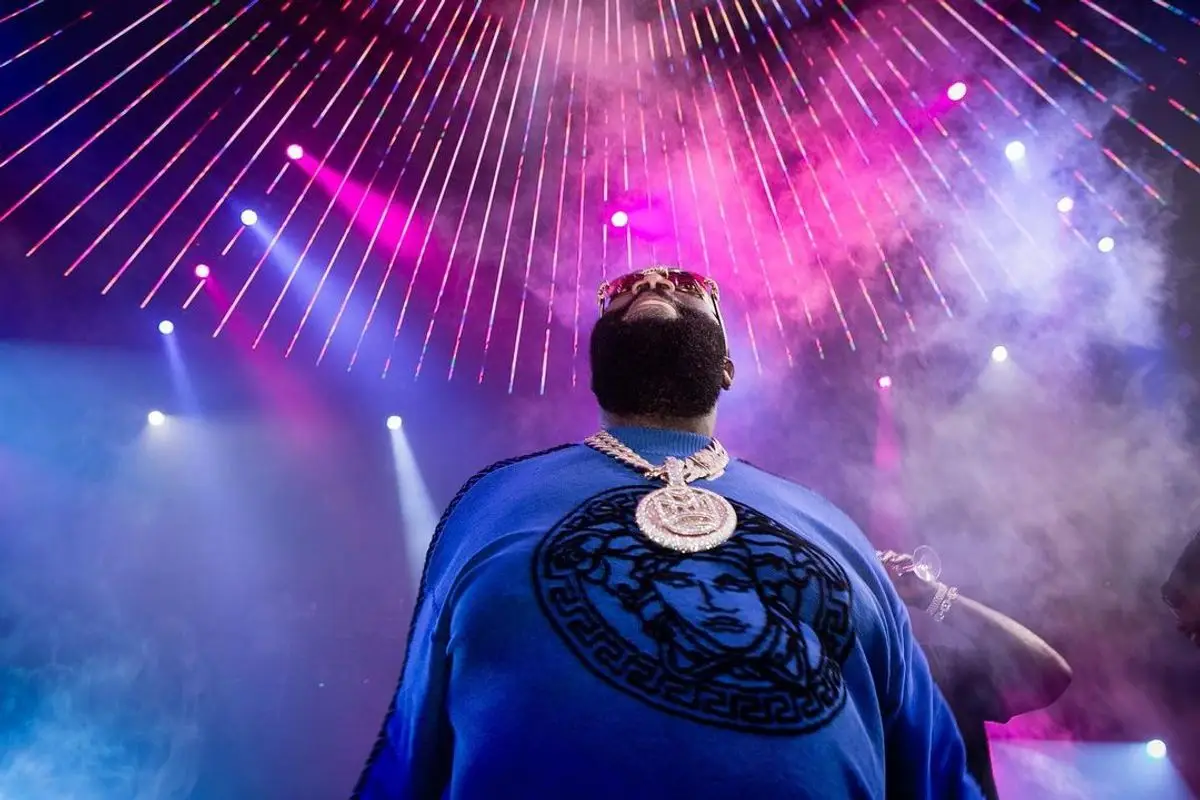 Rick Ross outfit in Versace and Cartier, 2021