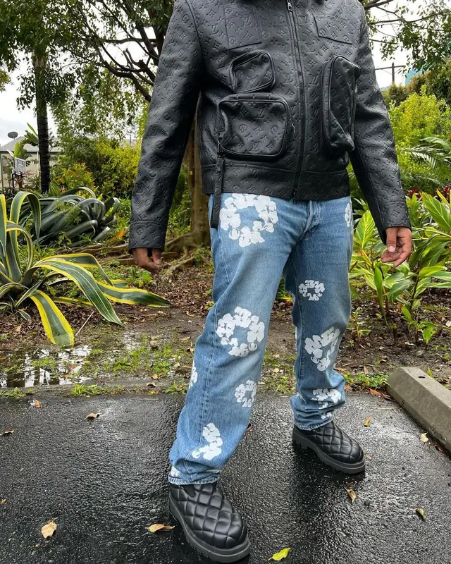 Mustard outfit in Louis Vuitton, Levi’s, and Denim Tears, 2021