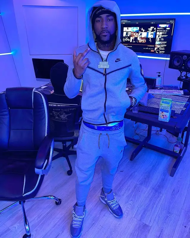 Ron Suno outfit in Nike, Jordan, and Louis Vuitton, 2021