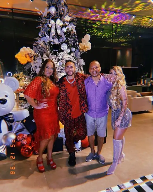 Neymar outfit in Dolce & Gabbana and Balenciaga, 2021