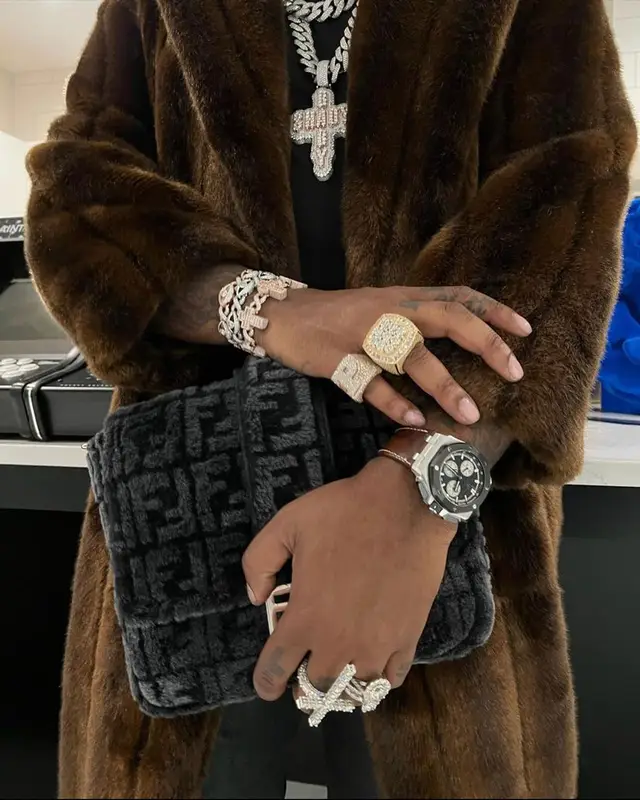 Gunna outfit in Fendi, Cartier, and Burberry, 2021