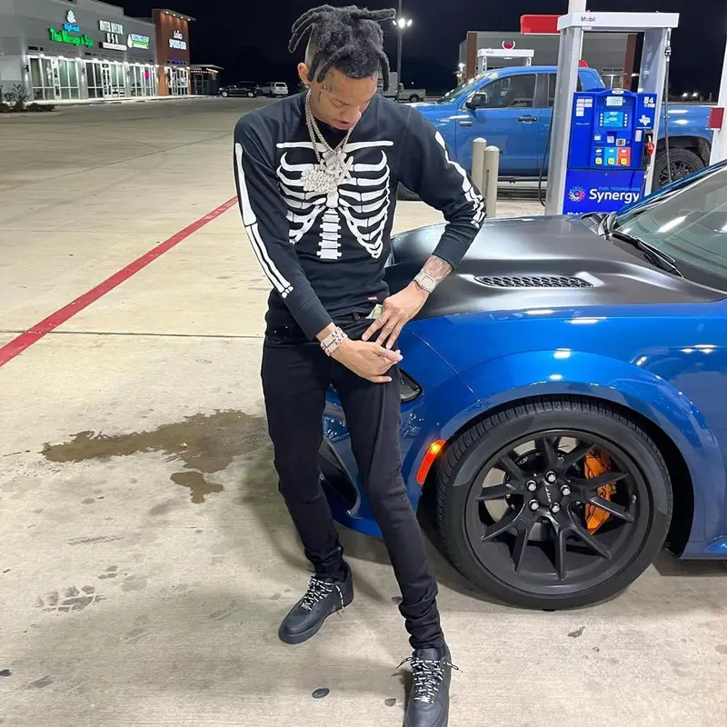 Stunna 4 Vegas outfit in Supreme, Amiri, and Hanes, 2022