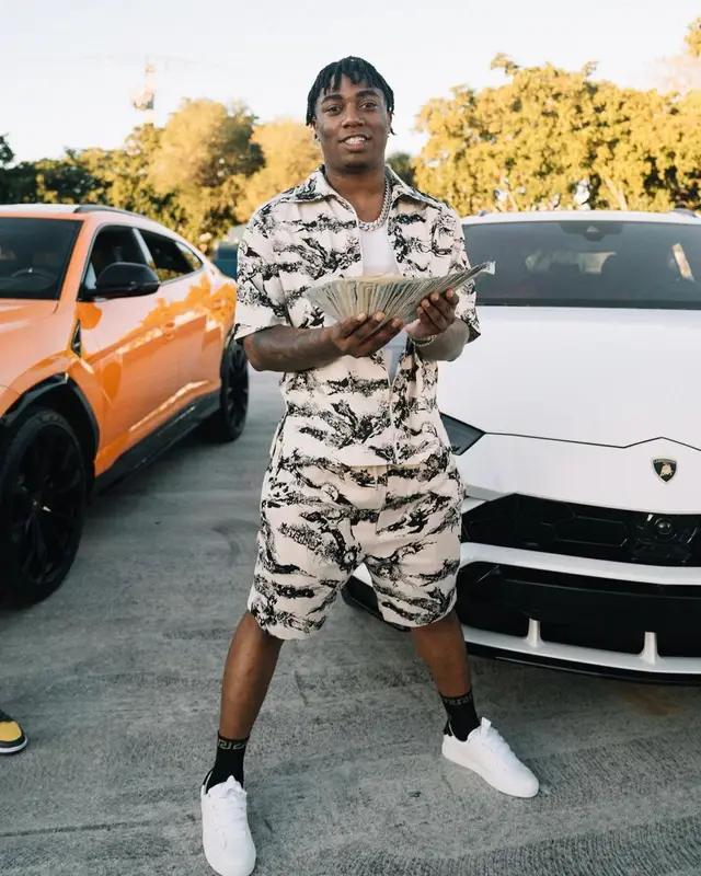 Fredo Bang outfit in Givenchy and Versace, 2022