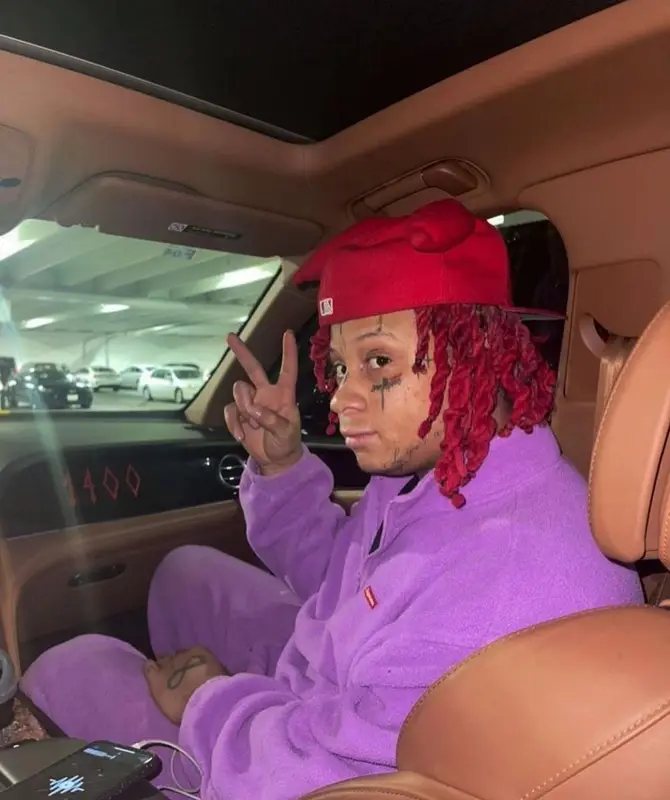 Trippie Redd outfit in Supreme and Shyne Boys, 2022