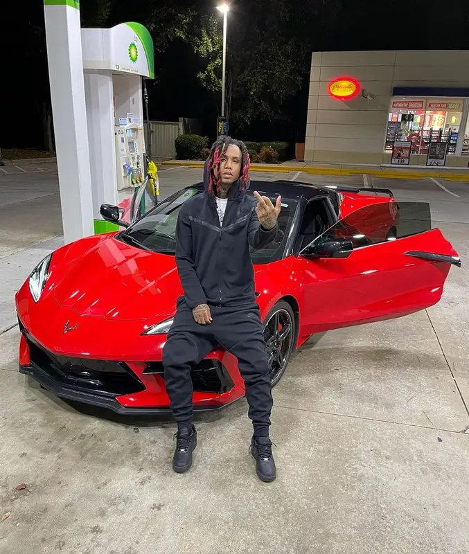 Lil Gnar outfit in Nike, 2022