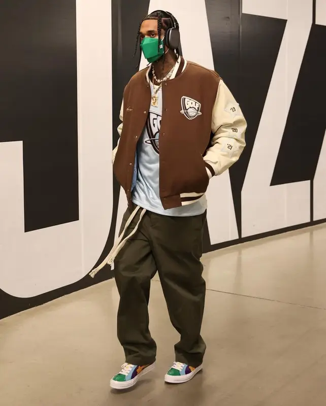 Jordan Clarkson outfit in Loewe, Apple, and Henry Mask, 2022