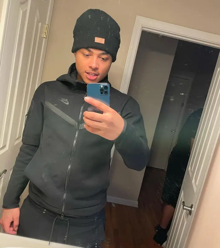 Luh Kel outfit in Nike and Levi’s, 2022