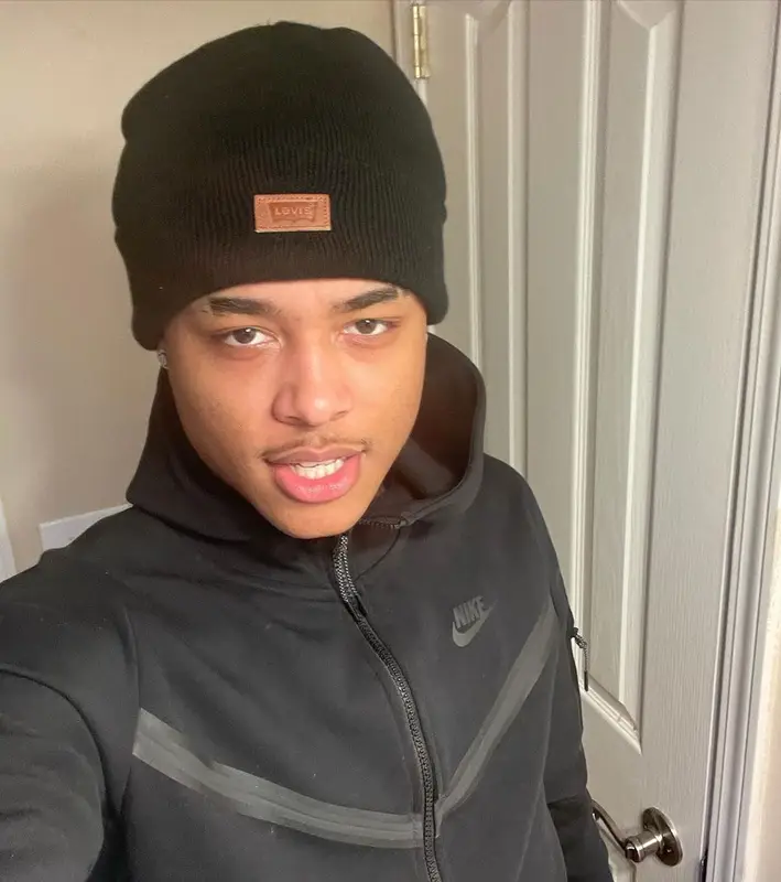 Luh Kel outfit in Nike and Levi’s, 2022