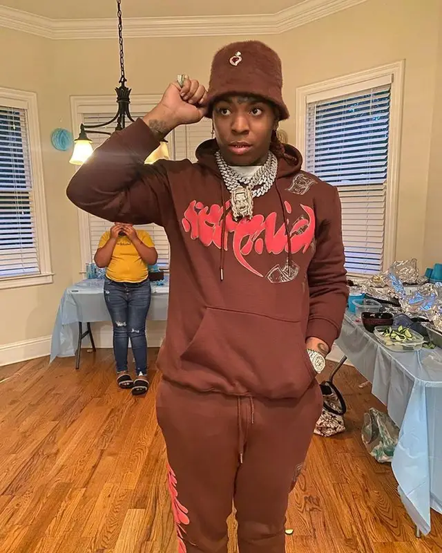 Lil Gotit outfit in Selfpaid and Whensmokeclears, 2021