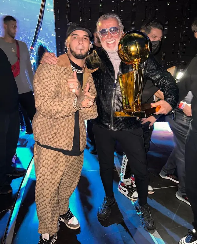 Anuel AA outfit in Nike, Gucci, and Travis Scott Merch, 2022