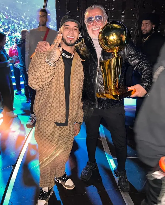 Anuel AA outfit in Nike, Gucci, and Travis Scott Merch, 2022